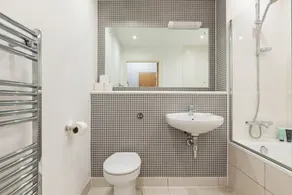 Beautiful 1 Bedroom Apartment in Shepherd's Bush - Image 3