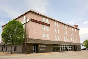 Travelodge By Wyndham Conference Centre & Suites Whitecourt - Image 3