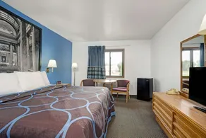Super 8 by Wyndham Buffalo - Image 5