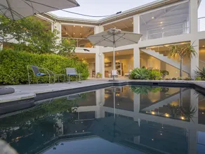 Bahari Beach House - Image 2