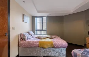 Immaculate 2-bed Apartment in Newcastle Upon Tyne - Image 2