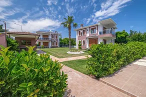 Pak Family Villas - Image 2