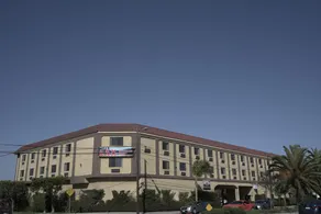 LAX Stadium Inn - Image 2