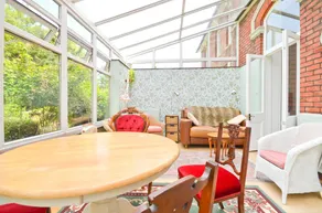 Imposing 2-bed House in Newport - Image 4