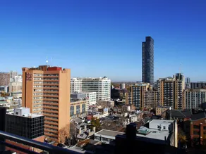 Gorgeous 1BR Condo at Eaton Centre - Image 5