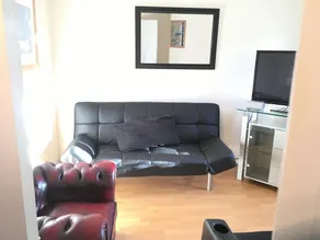 My-Places Large 4 Bed Town House (14A) - Image 2