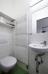 Green and Quiet Apartment near Center - Image 5