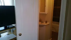 Convenient & Comfortable Manor - Image 2