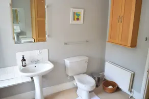2 Bedroom Home in Stoke Newington - Image 5