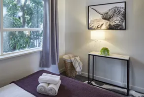 1 Bedroom Apt With Parking Stroll to Elwood Beach - Image 2