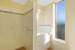 Grandeur Holiday Units - Image 3