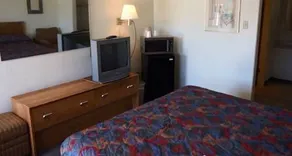 Spanish Trails Inn and Suites - Image 2