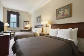 Days Inn by Wyndham Toronto East Beaches - Image 5