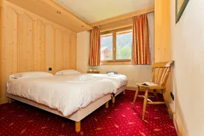APARTMENT LONGVIEW - Central Chamonix - Sleeps 8 - Image 2
