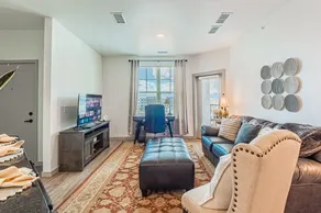 Beautiful chic modern one bedroom - Image 5
