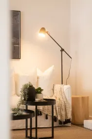 Stylish 1 Bedroom Apartment Near Beach - Image 4