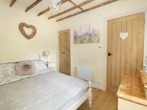 Apple Tree Cottage - Image 2