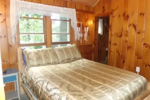 Hide-A-Way Waterfront Cottages - Image 4