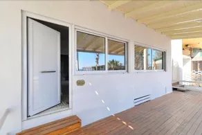 Beachfront Apartment Downtown close to Athens Airport - Image 2