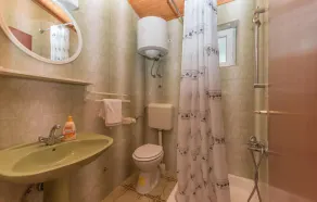 Awesome Apartment in Gornja Brela with Hot Tub, WiFi & 2 Bedrooms - Image 3