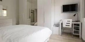 Apartment with Balcony near Metro / Uni - Image 3