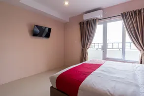 Skyview Setiabudi Premium by OYO Rooms - Image 2