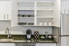 Stylish 2br/2ba Apt in Beacon Hill by Domio - Image 2