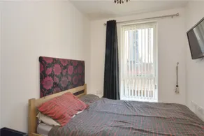 2 Bedroom Flat In Greenwich - Image 4