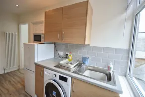 Lovely Modern Flat with Parking Near Airbus, Uwe, MOD - Image 4
