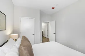 Luxurious 1BR Apt in Oakbrook - Image 3