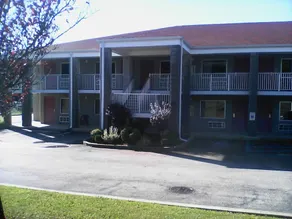 Campton Parkway Inn - Image 2