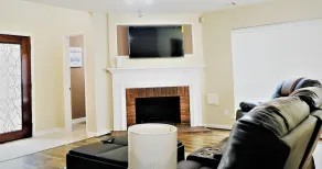 3Bdrm 2.5Bath 5Beds - Near Downtown - Image 2