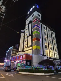Cupid Motel - Image 5