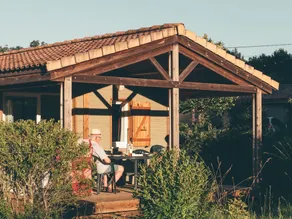 Comfortable chalet with a covered terrace, on a slope - Image 2