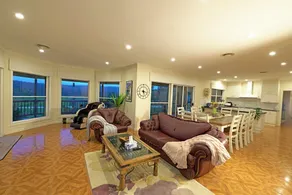 Heathcote Holiday FarmStay 5BRM Villa - Image 3