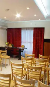 Reina Victoria Suites & Towers - Image 5