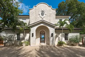 Latitude by Blue Sky Luxury - Image 4