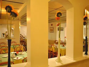 Garvey's Promenade Hotel - Image 2
