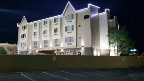 Days Inn by Wyndham Colorado Springs Air Force Academy - Image 5
