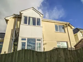 27 Berries Avenue - Image 4