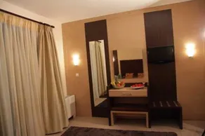 Alexander Hotel - Image 2