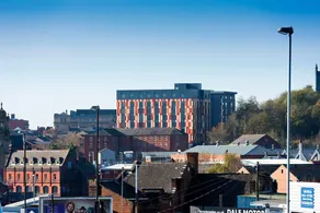 Spacious studio apartment in the heart of Oldham - Image 3
