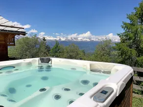 A Luxurious 12 Person Chalet With Superb View - Image 2