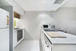 MIRANDA, 1BDR Docklands Apartment - Image 4