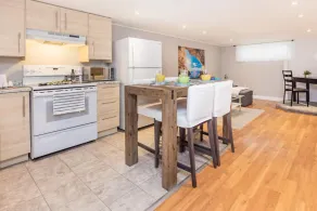 Cozy 1BR Apartment With a King Bed Near Downtown Ottawa - Image 2