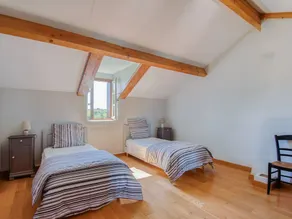 Spacious Holiday Home in Sauveterre de Lémance With Library - Image 3