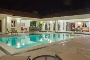 Privacy and Comfort Luxury 6 Bedroom Villa - Image 5