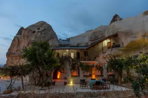 Garden Cave Hotel - Image 5