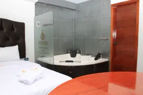 Golden vox hotel suite - Image 2