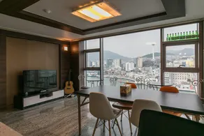 AJ House - Image 5